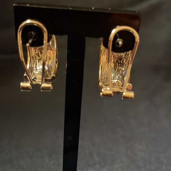 Beautiful gold and silver tone hoops. Gold circular design with one piece clasp. - Picture 11 of 12